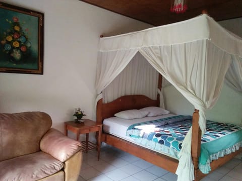Barclona guesthouses lovina Vacation rental in Buleleng