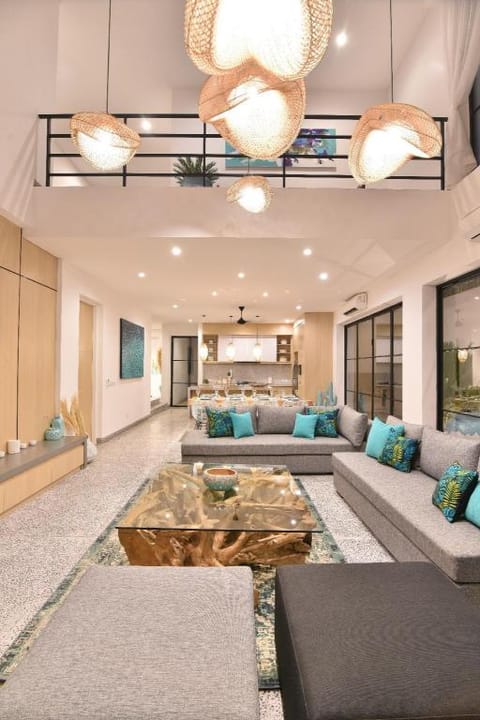 VILLA CRUZ  Luxury Villa close to FINNS BEACH CLUB Villa in North Kuta