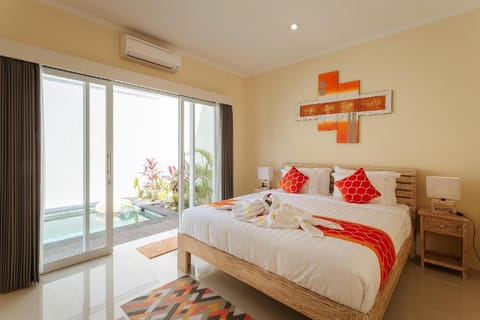 Villa Sydney, Seminyak - 2 Bed Modern Pool Villa! Villa in Kuta