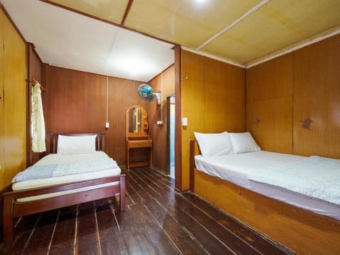 SB Fan Bungalow : 3 Pax (A8) Vacation rental in Ko Tao