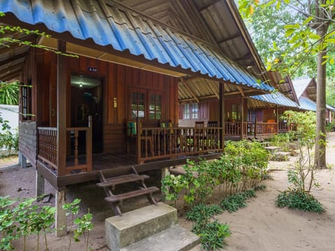 SB Fan Bungalow : 3 Pax (A8) Vacation rental in Ko Tao