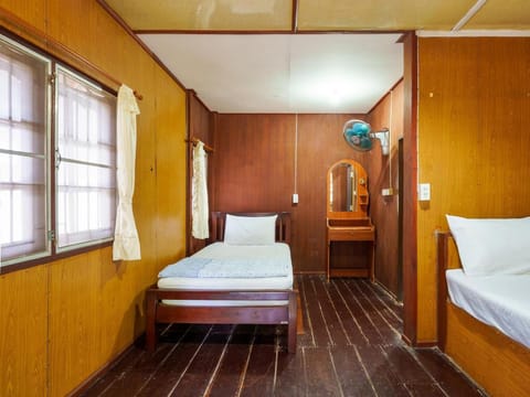 SB Fan Bungalow : 3 Pax (A8) Vacation rental in Ko Tao