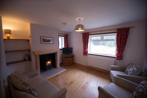 Wee Holiday Cottage by the loch Vacation rental in Scotland