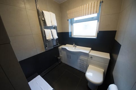 Wee Holiday Cottage by the loch Vacation rental in Scotland