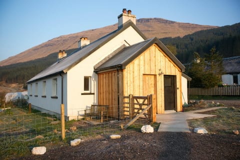 Wee Holiday Cottage by the loch Vacation rental in Scotland