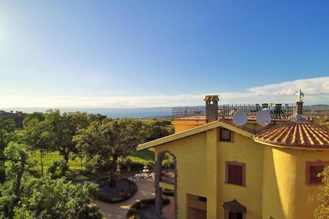 Villa in cima ad una collina con visuale incantevole sul lago di Bolsena Villa in Montefiascone