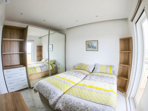 G1 Luxury Penthouse close to Golden Bay Apartment in Malta