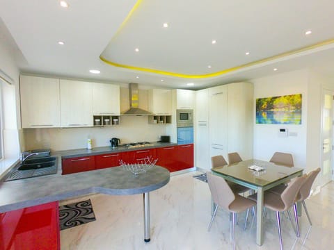 G1 Luxury Penthouse close to Golden Bay Apartment in Malta