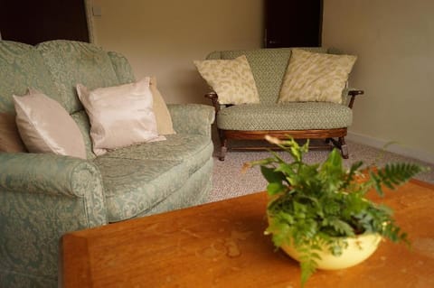 Garden Flat, edge of Exmoor, enclosed garden Apartment in West Somerset District