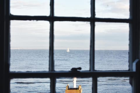 The West Usk Lighthouse Lightkeepers Lodge Bed and Breakfast in Newport