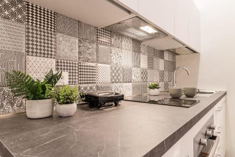 Elegante appartamento vicino alla stazione - Grey Apartment in Trieste