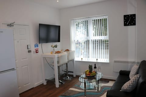 Newly Refurbished 1-Bedroom Flat near Town Centre Apartment in Stoke-on-Trent