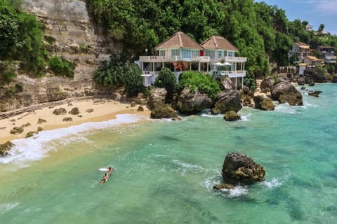 The Rocks - 6BR Beachfront Villa, Surf-in Location Hotel in Bali