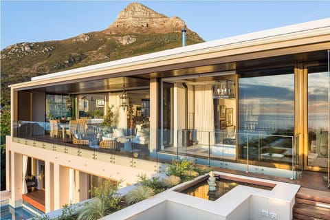 Top-end 4 bedroom Luxury Pool Villa - Clifton Villa in Camps Bay