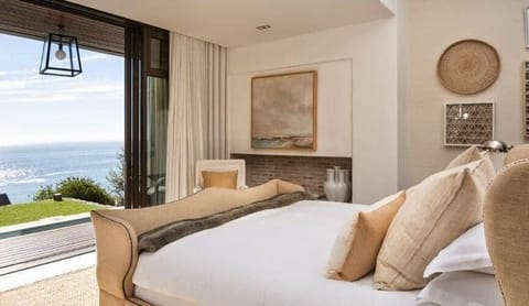 Top-end 4 bedroom Luxury Pool Villa - Clifton Villa in Camps Bay