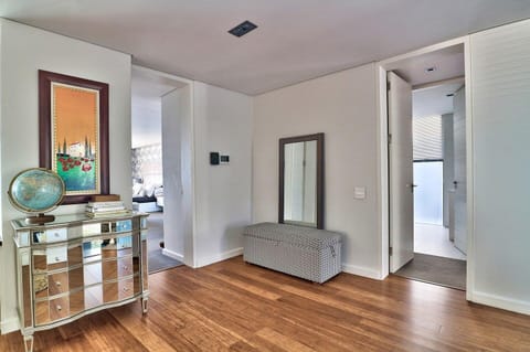 Beautiful Modern Luxury  Villa - Fresnaye - 4BR Villa in Sea Point