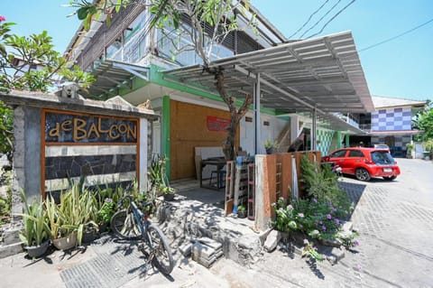 RedDoorz @ De'balcon Accomodation Kuta Bali Hotel in Kuta