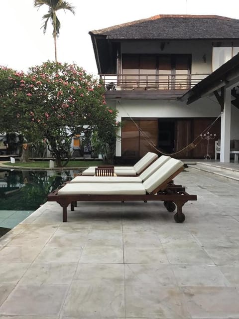 Villa Maharaj - Central Seminyak- Walk to Beach Villa in Kuta