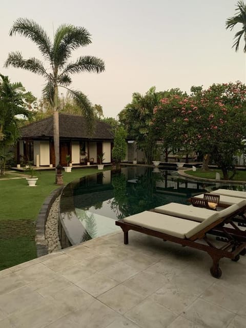 Villa Maharaj - Central Seminyak- Walk to Beach Villa in Kuta