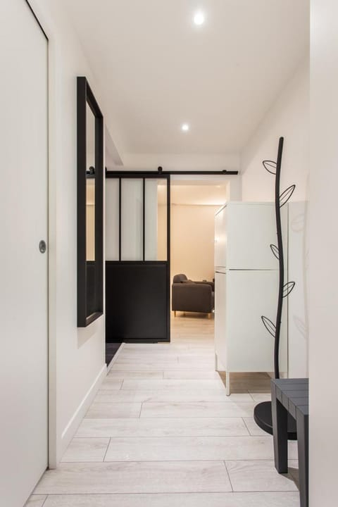 D&E - PARIS-DISNEY - HOLIDAYS APARTMENT - APPARTEMENT DE VACANCES - 5 CHAMBRES- 5 SDB - 5 BEDROOMS - 5 BATHROOMS - Netflix Apartment in Noisy-le-Grand