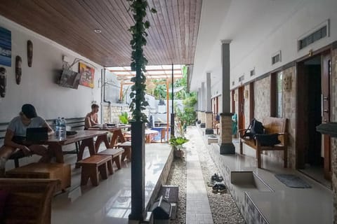 Gedhong Hostel Hostel in Nusapenida