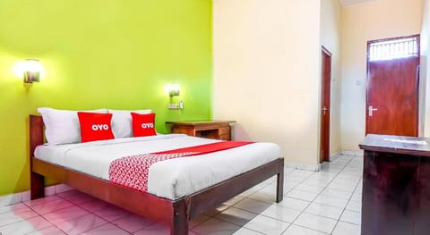 OYO 2184 Nan Berlian Inn Hotel in Kuta