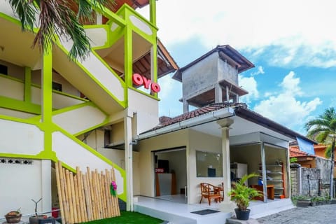 OYO 2184 Nan Berlian Inn Hotel in Kuta