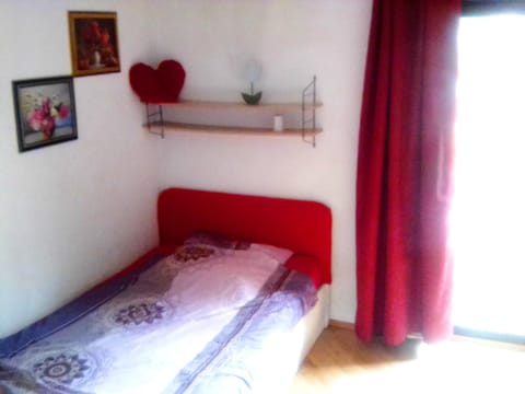 44 Picture,2km City,1min Tram,Car p.,Wifi,Kitchen Apartment in Mannheim