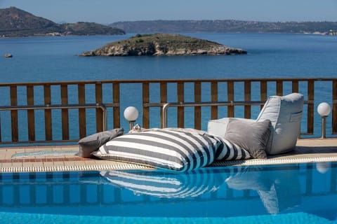 Sunkiss Seaview Apartment, 1min walk from beach! Apartment in Almyrida