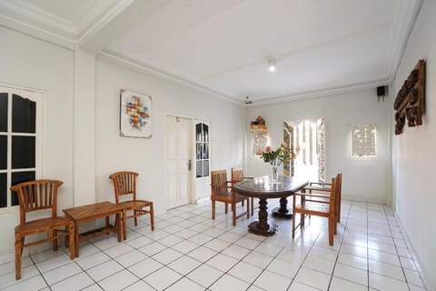 OYO 1934 Sedana Inn Hotel in Kuta