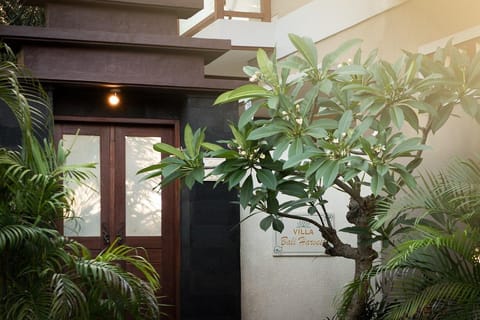 PRIVATE POOL VILLA CLOSE TO SEMINYAK Apartment in Kediri