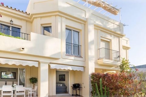 LUXURY 3 BR HOUSE - 10 MIN TO BEACH & PUERTO BANUS Vacation rental in Marbella