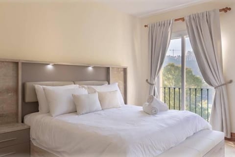 LUXURY 3 BR HOUSE - 10 MIN TO BEACH & PUERTO BANUS Vacation rental in Marbella