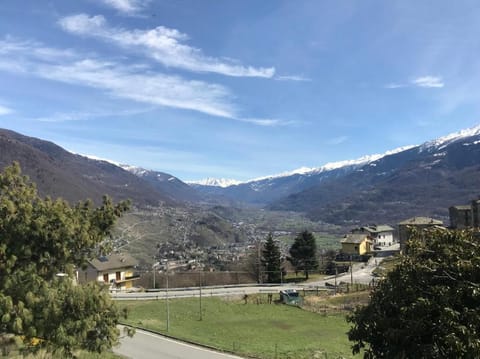 Villa su due piani in contrada Moroni con vista Vacation rental in Sondrio