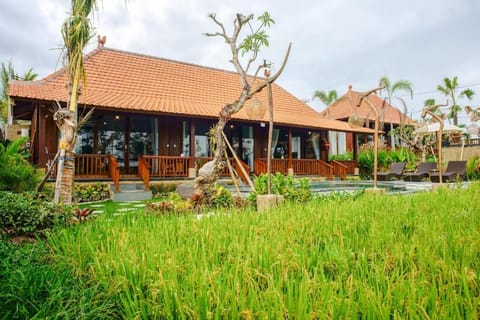 Romantic 1 BR Deluxe Suite IR138A Apartment in Tampaksiring