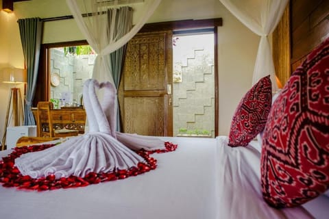 Romantic 1 BR Deluxe Suite IR138A Apartment in Tampaksiring