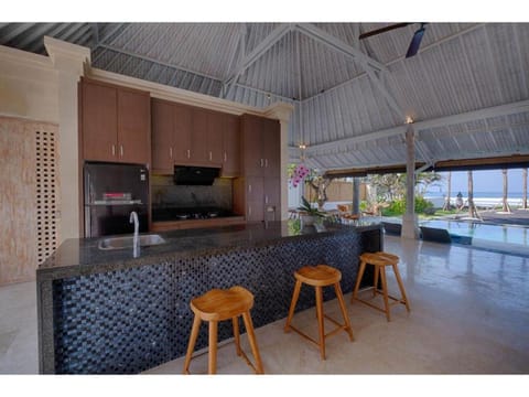 Entire 5 BR Private Pool Villa #K210 Villa in Blahbatuh