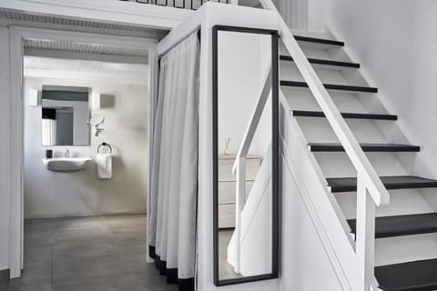 Mr and Mrs White Santorini Hotel in Oia