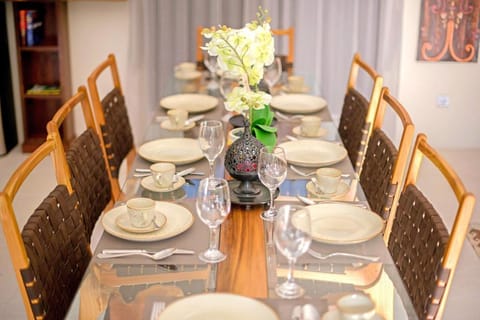 SEMINYAK BEACH 4/5 bedroom BEST LOCATION - AWESOME Villa in Kuta