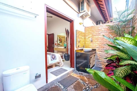 SEMINYAK BEACH 4/5 bedroom BEST LOCATION - AWESOME Villa in Kuta