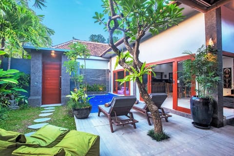 SEMINYAK BEACH 4/5 bedroom BEST LOCATION - AWESOME Villa in Kuta