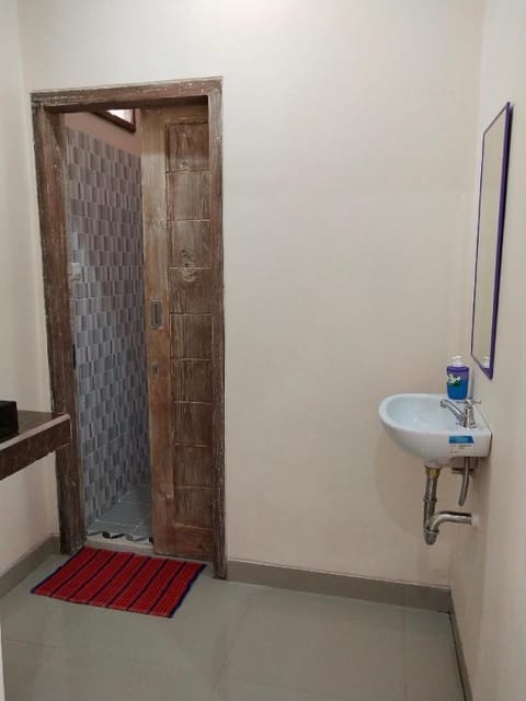 Lidah Lokal Singaraja Triple Bedroom with Balcony Vacation rental in Buleleng