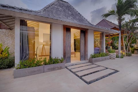 Luxury 3 Bedroom Villa Putih 2 #IR Villa in North Kuta