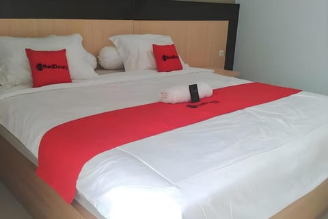 RedDoorz near Muaya Beach Jimbaran Hotel in Kuta Selatan