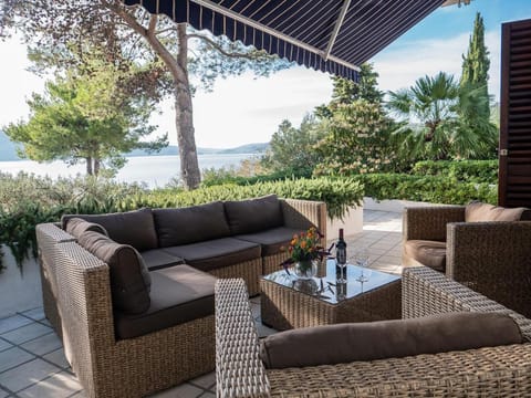 Luxury Villa on the Beach w./ sunny Garden,Parking Villa in Šibenik-Knin County, Croatia