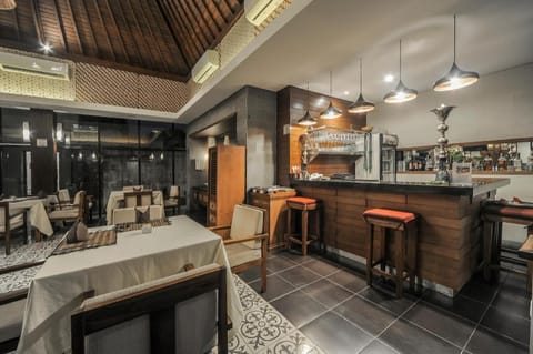 Lagoon Pool Access 5 mins ride to Jimbaran Beach Villa in Kuta