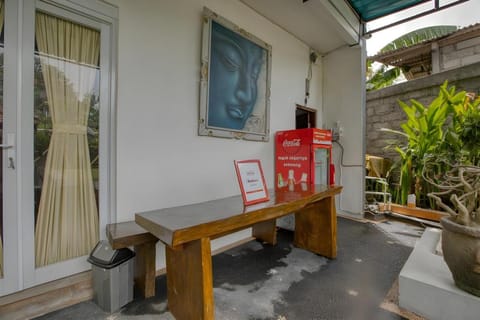 RedDoorz near Exit Toll Nusa Dua Hotel in Kuta Selatan