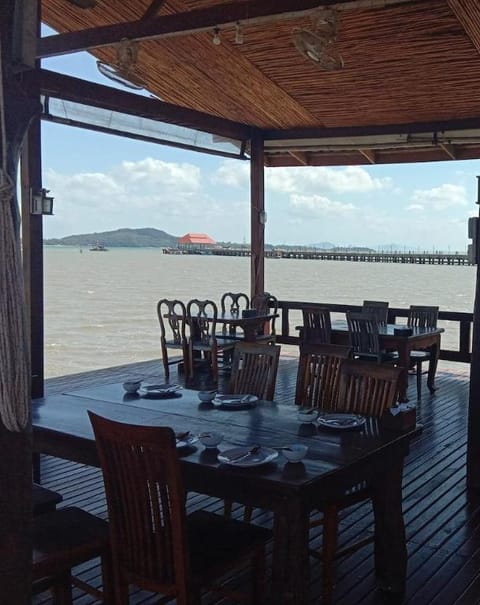 Sleep Whale Lanta Hotel in Sala Dan