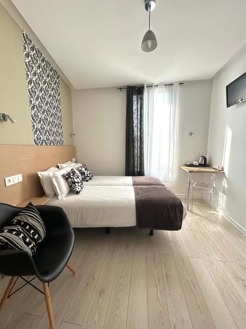 Hôtel Le National Clichy Paris Hotel in Clichy