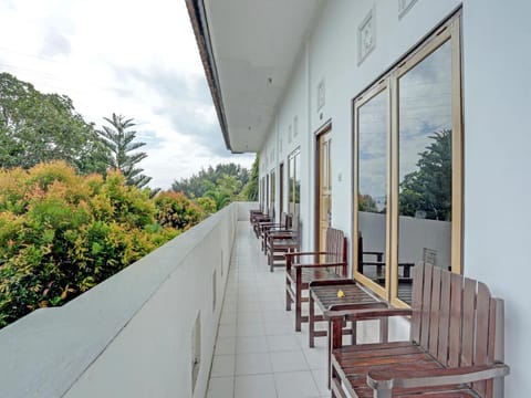 OYO 3096 Hotel Dewi Warsiki Near Gilimanuk Port Hotel in Bali